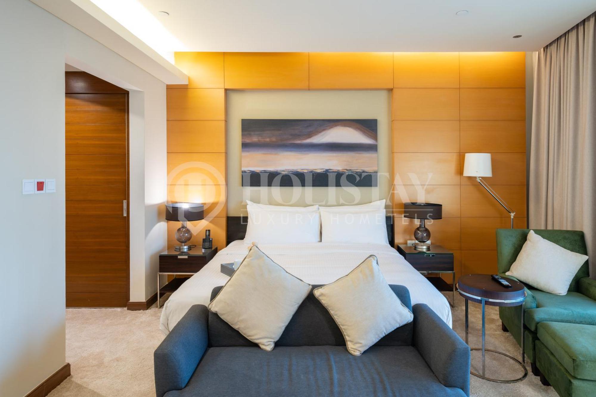 Апартаменти Holistay Luxury Homes - Burj Khalifa View - Direct Access Mall Дубай