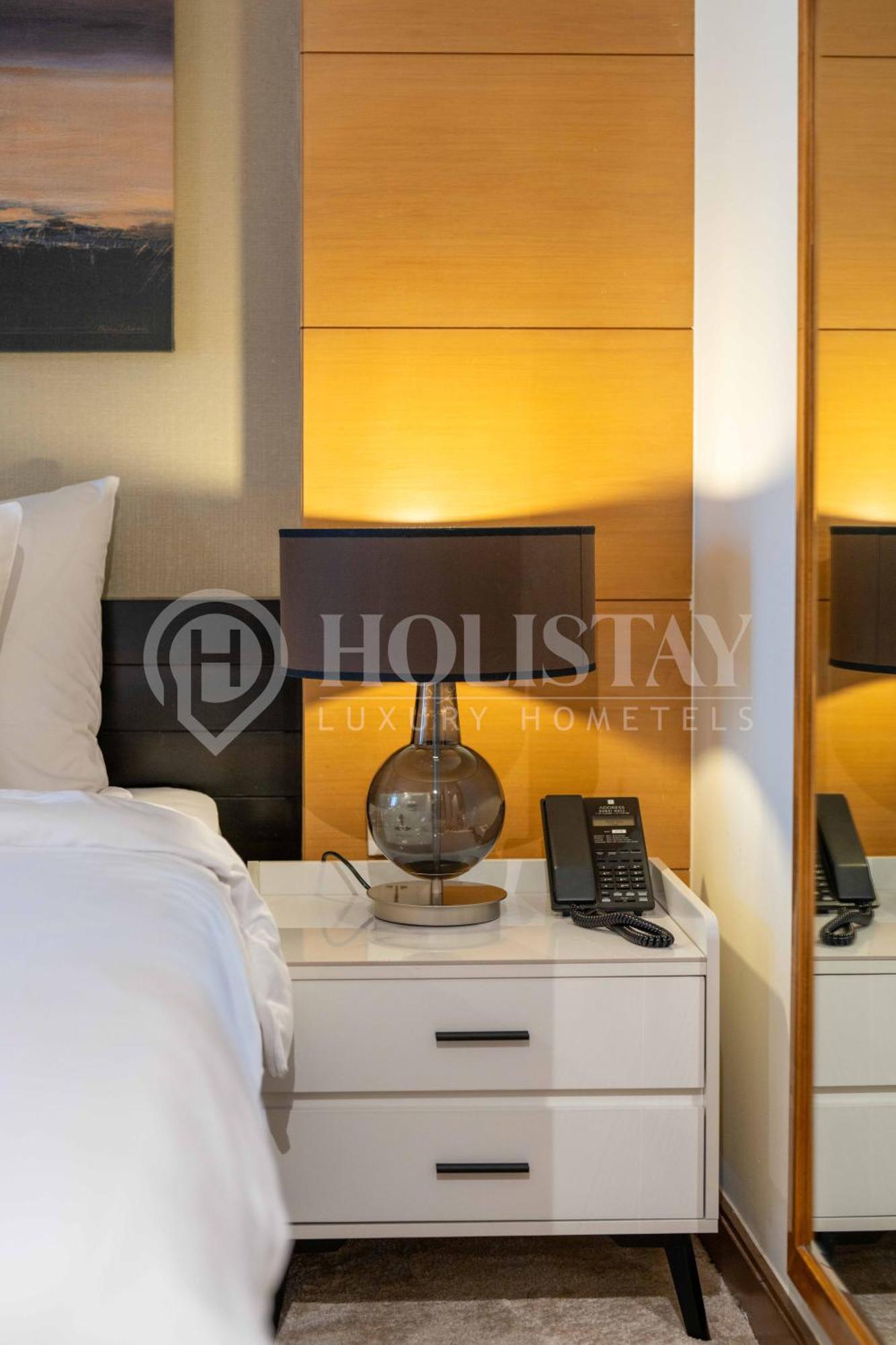 Апартаменти Holistay Luxury Homes - Burj Khalifa View - Direct Access Mall Дубай