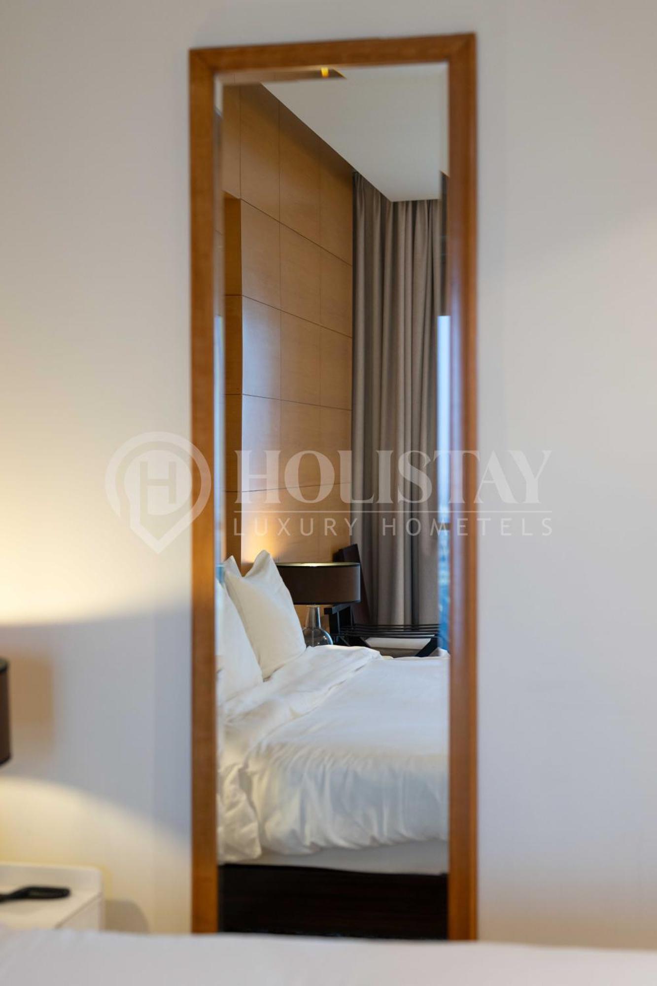Holistay Luxury Homes - Burj Khalifa View - Direct Access Mall Апартаменти Дубай