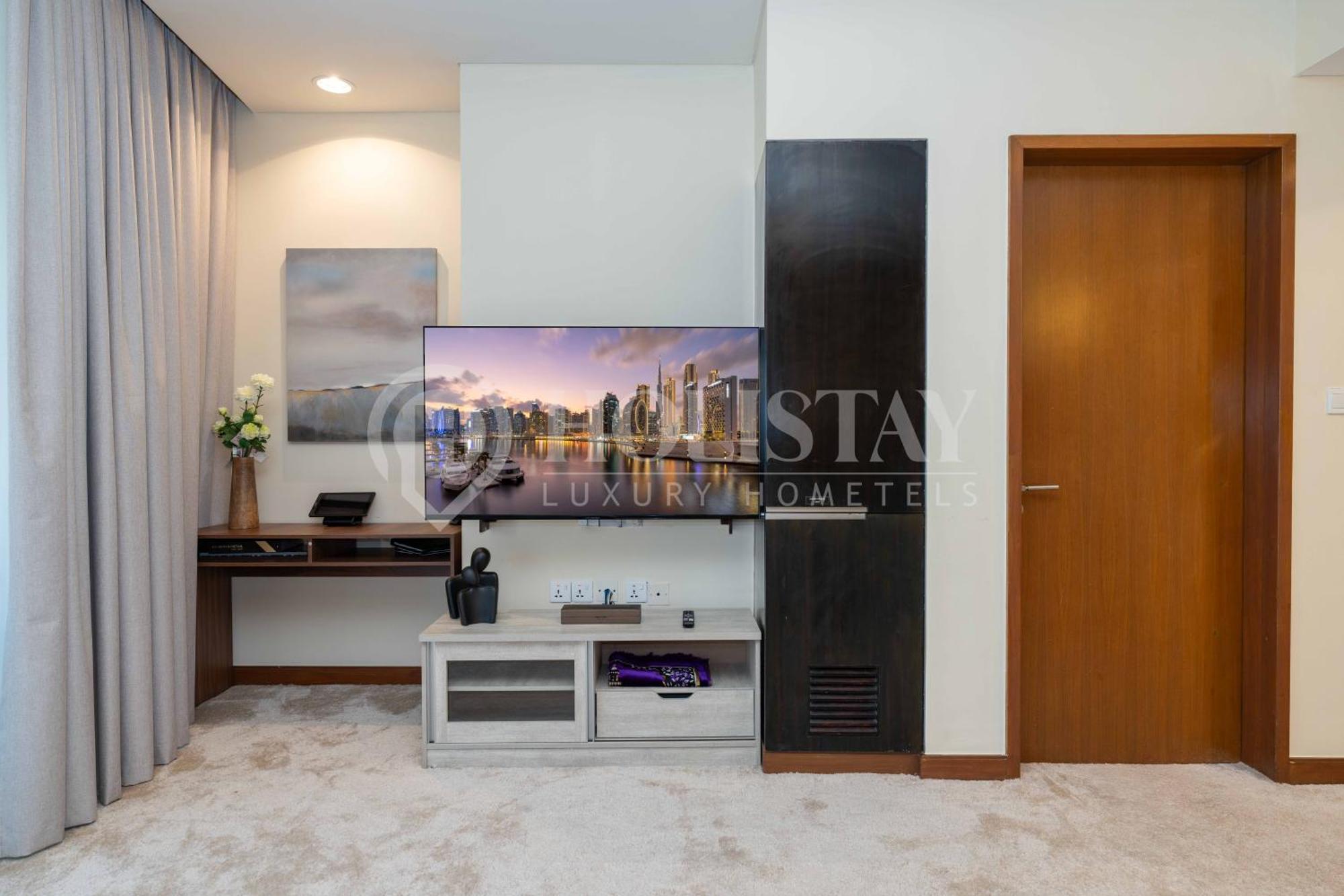 Holistay Luxury Homes - Burj Khalifa View - Direct Access Mall Апартаменти Дубай