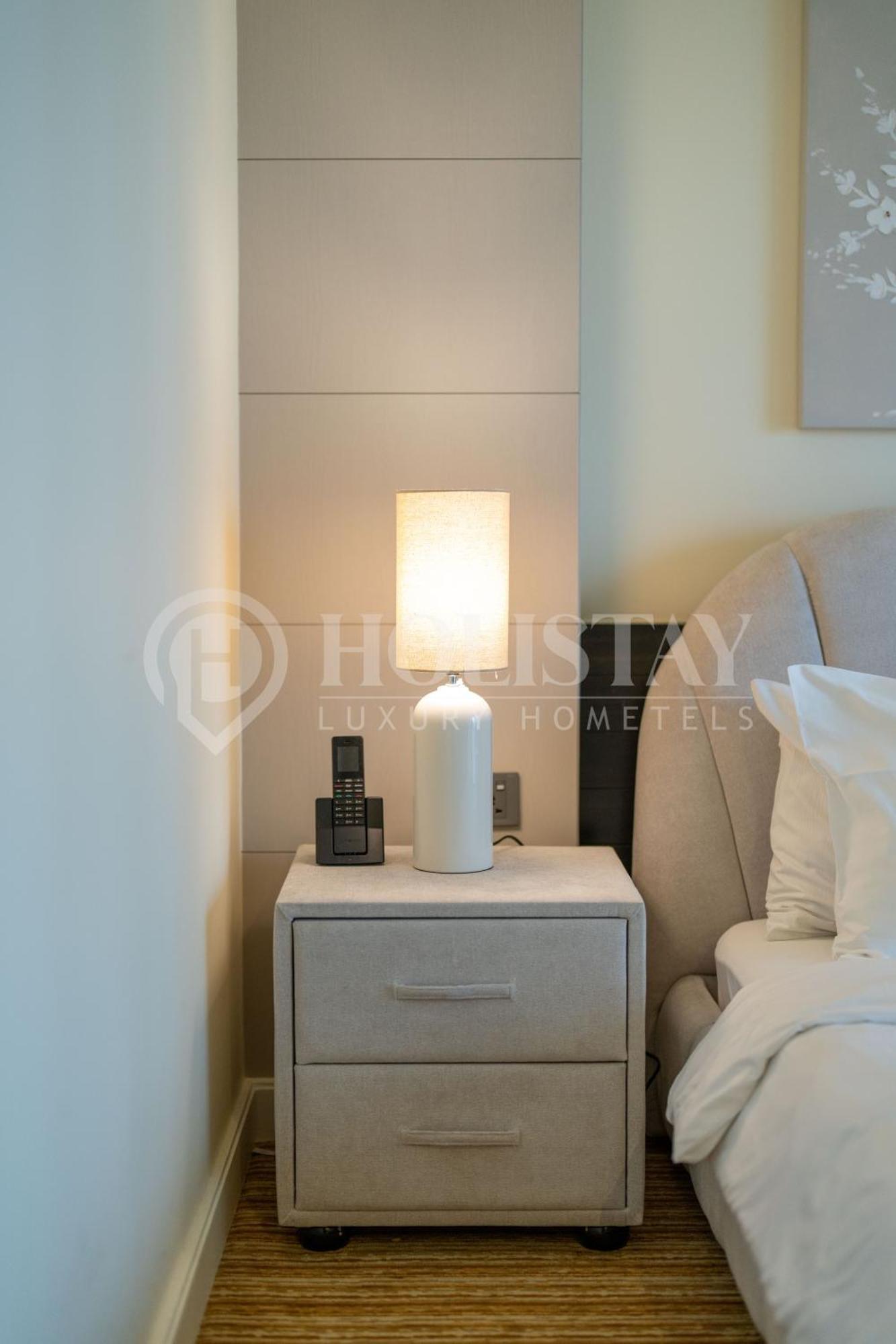 Апартаменти Holistay Luxury Homes - Burj Khalifa View - Direct Access Mall *