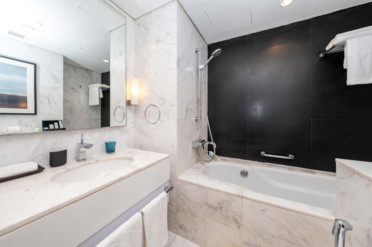 Holistay Luxury Homes - Burj Khalifa View - Direct Access Mall Апартаменти Дубай